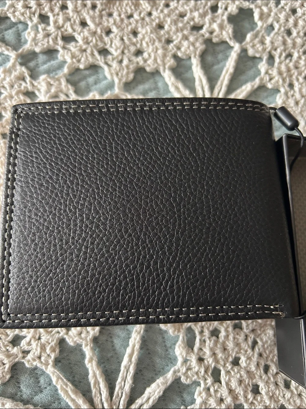 SwissGear Black Leather Money Clip Wallet with Contrast Stitching nib